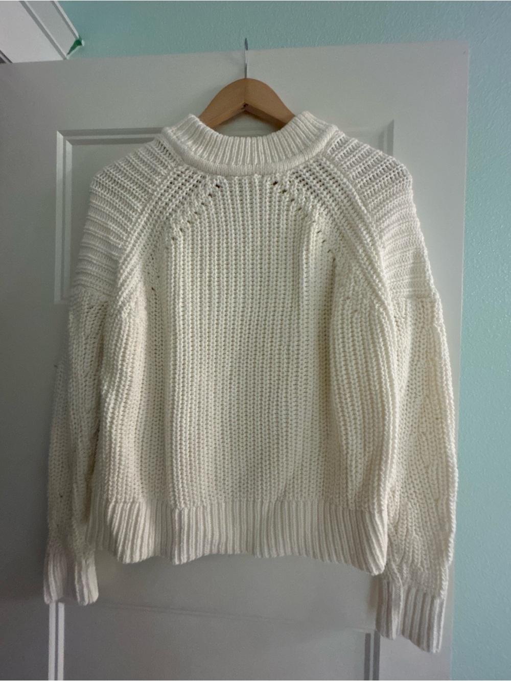 EXPRESS Cream Chunky Knit Mock Neck
Sweater XXS Oversized